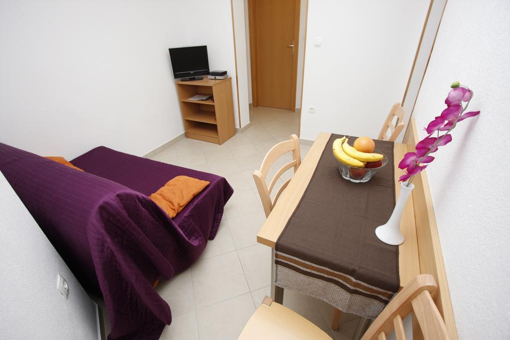 Apartments Neva Makarská Pokoj fotografie